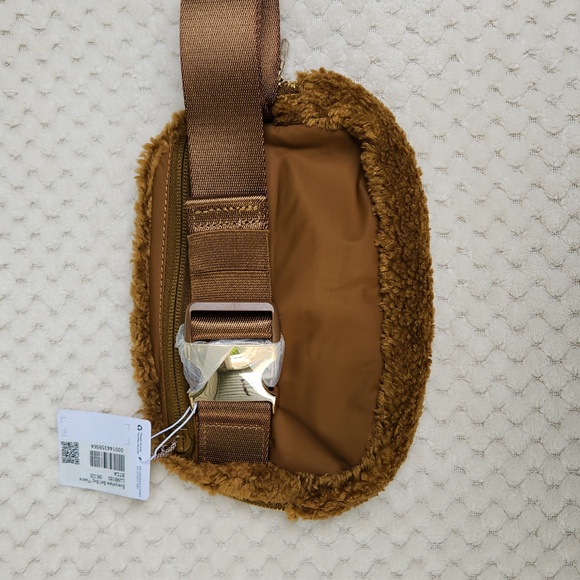 Nwt Lululemon Everywhere Belt Bag *Fleece - Picture 5 of 13